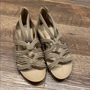 Size 9.5 Adam Tucker Sandals
